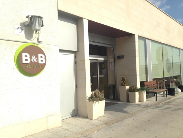 Imagen de los exteriores del Hotel B&b Madrid Airport T1 T2 T3. Foto 11