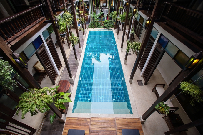 Imagen de la piscina del Hotel Ban Chang Tong. Foto 14