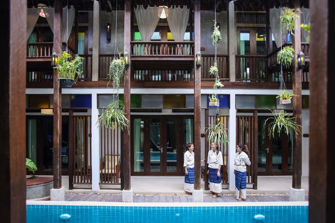 Imagen de la piscina del Hotel Ban Chang Tong. Foto 16