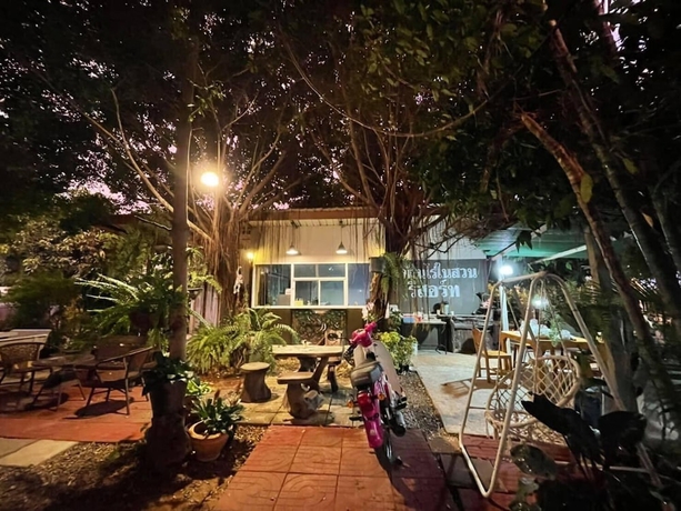 Imagen de los interiores del Hotel Ban Rai Nai Suan. Foto 16