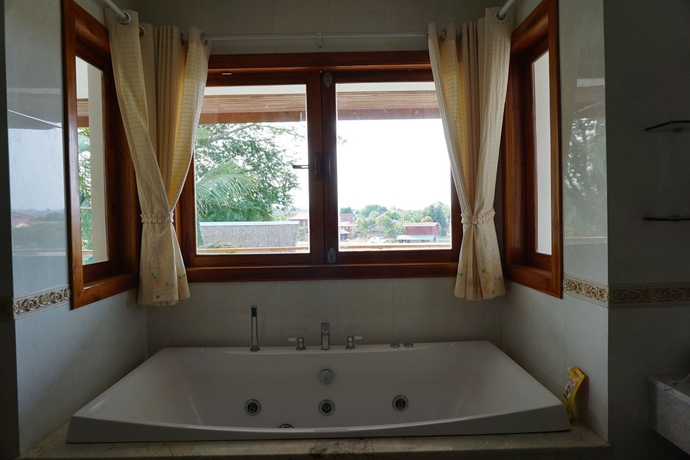 Imagen de la habitación del Hotel Ban Rim Nam Riverside Resort. Foto 11