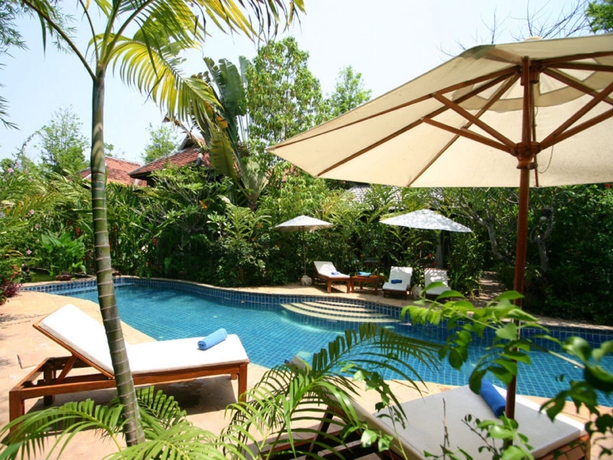 Imagen de la piscina del Hotel Ban Sabai Village Resort and Spa. Foto 14
