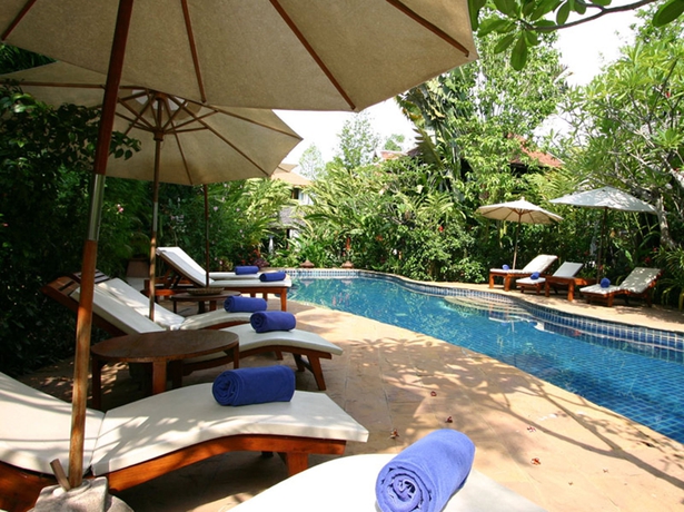Imagen de la piscina del Hotel Ban Sabai Village Resort and Spa. Foto 15