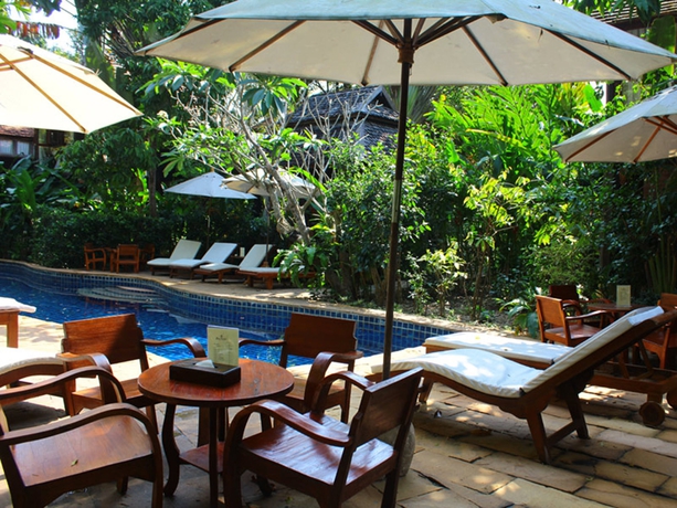 Imagen de la piscina del Hotel Ban Sabai Village Resort and Spa. Foto 16