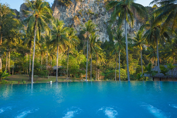 Imagen de la piscina del Hotel Ban Sainai Resort. Foto 7