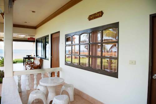Imagen de la habitación del Hotel Ban Saithong Beach Resort. Foto 5