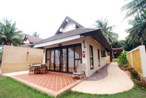 Imagen de la habitación del Hotel Ban Saithong Beach Resort. Foto 11