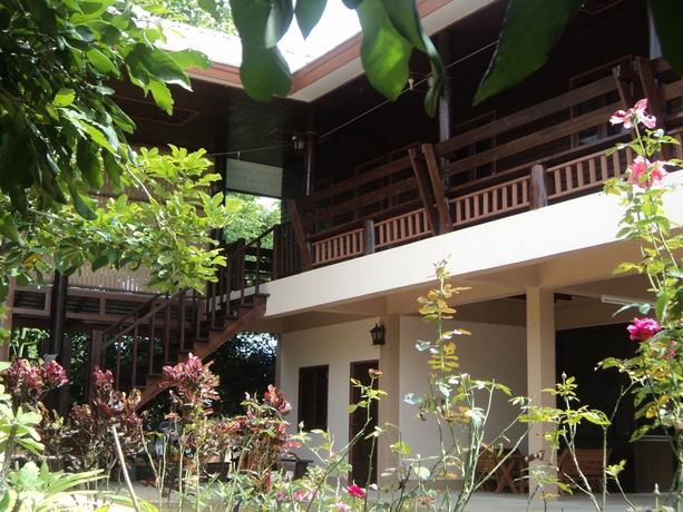 Imagen de los exteriores del Hotel Ban Suan Mai Ngam. Foto 13