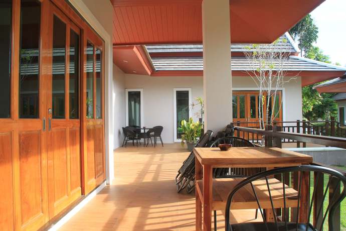 Imagen de la piscina del Hotel Ban Thaithip Resort. Foto 14