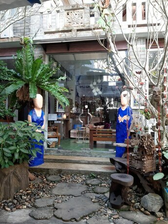 Imagen de los interiores del Hotel Ban Thor Phan. Foto 34