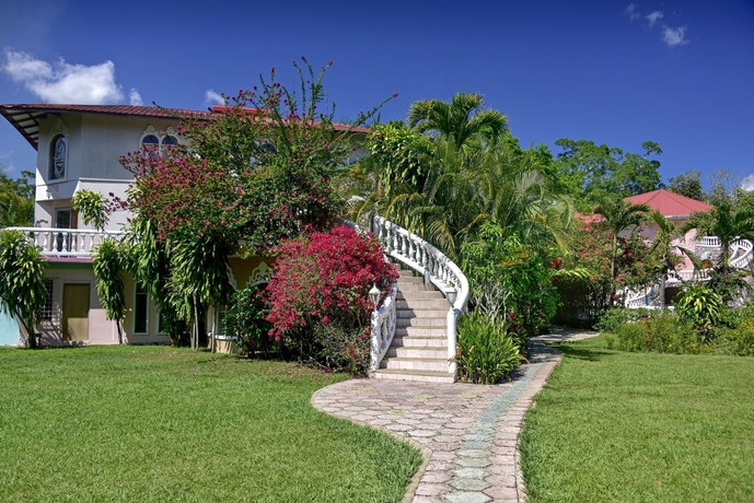 Imagen de los exteriores del Hotel Banana Bank Lodge. Foto 16