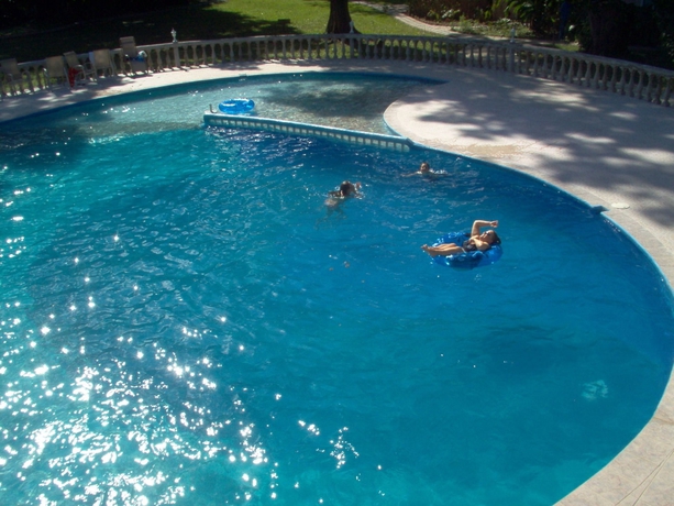 Imagen de la piscina del Hotel Banana Bank Lodge. Foto 19