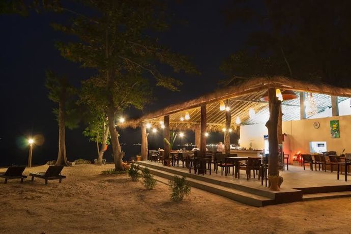 Imagen del bar/restaurante del Hotel Banana Beach Resort. Foto 1