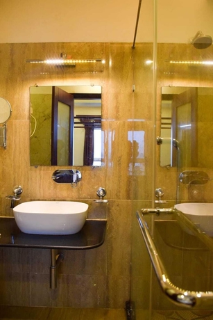 Imagen de la habitación del Hotel Banaras Haveli. Foto 7