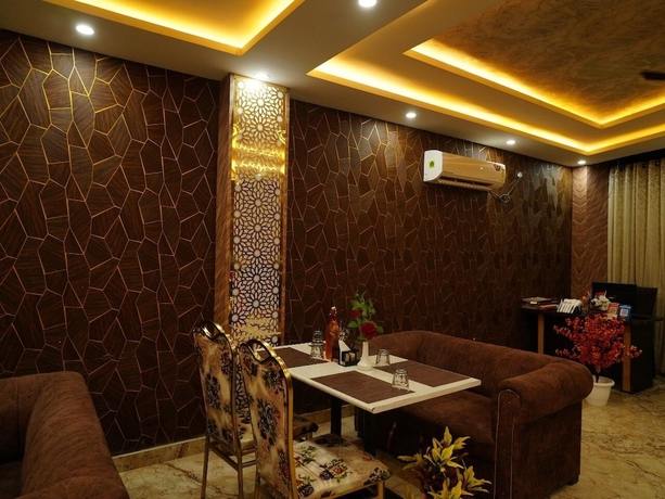 Imagen de la habitación del Hotel Banaras Palace. Foto 12