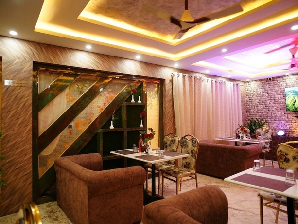Imagen de la habitación del Hotel Banaras Palace. Foto 13