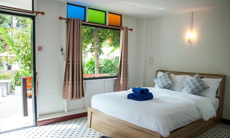 Imagen de la habitación del Hotel Banchomchan. Foto 8