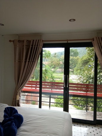 Imagen de la habitación del Hotel Banchomchan. Foto 15