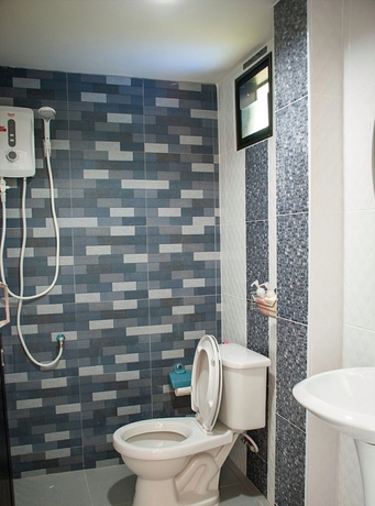 Imagen de la habitación del Hotel Banchomchan. Foto 16