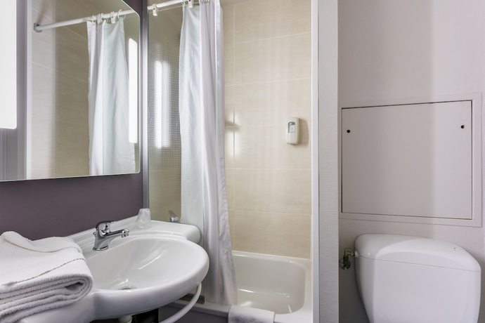 Imagen de la habitación del Hotel BandB HOTEL B&eacute;ziers. Foto 8