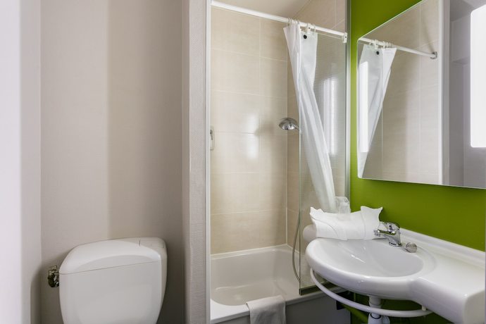 Imagen de la habitación del Hotel BandB HOTEL B&eacute;ziers. Foto 12