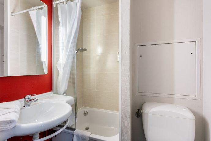 Imagen de la habitación del Hotel BandB HOTEL B&eacute;ziers. Foto 14