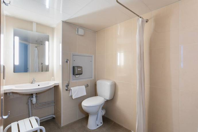 Imagen de la habitación del Hotel BandB HOTEL B&eacute;ziers. Foto 17