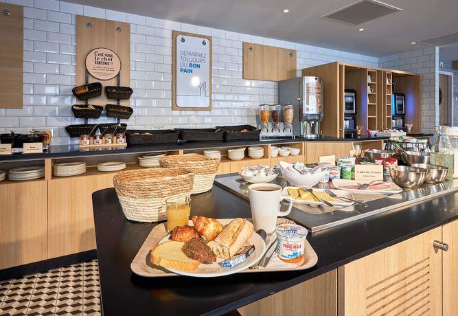 Imagen del bar/restaurante del Hotel BandB HOTEL Deauville-Touques. Foto 6
