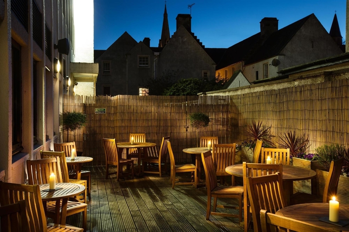 Imagen del bar/restaurante del Hotel BandB HOTEL Inverness. Foto 8