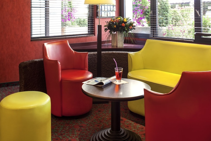 Imagen de los interiores del Hotel BandB HOTEL Lourdes Centre. Foto 16