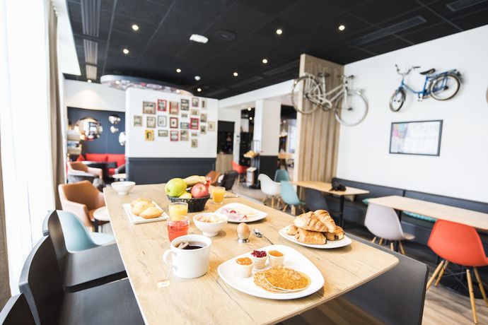 Imagen del bar/restaurante del Hotel BandB Hotel Orléans Centre Foch. Foto 3