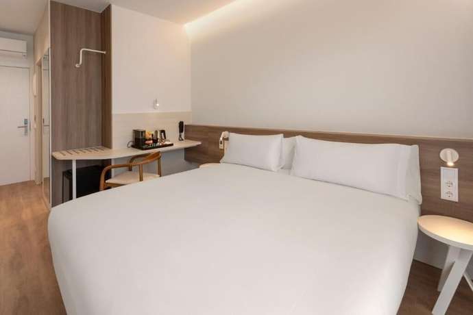 Imagen de la habitación del Hotel BandB Madrid San Fermin. Foto 4