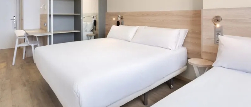 Imagen de la habitación del Hotel BandB Murcia Thader. Foto 8