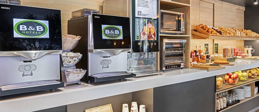 Imagen del bar/restaurante del Hotel BandB Murcia Thader. Foto 2