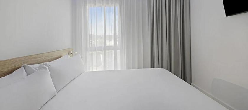 Imagen de la habitación del Hotel BandB Sevilla Bormujos. Foto 1