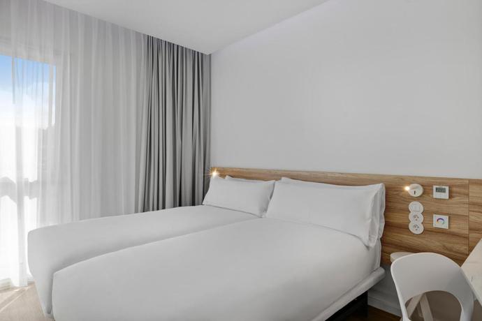 Imagen de la habitación del Hotel BandB Sevilla Bormujos. Foto 2