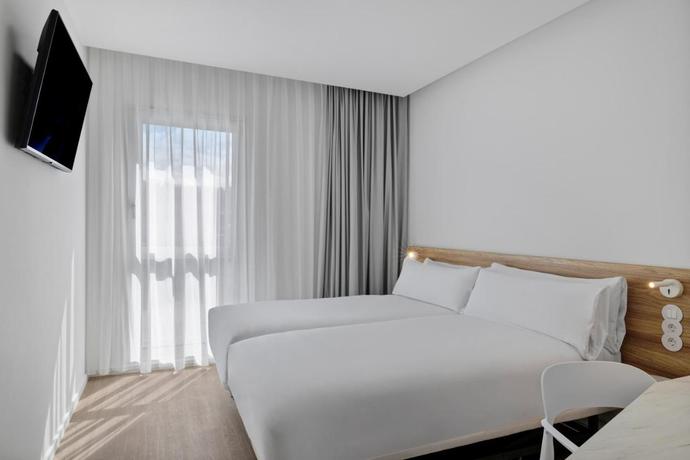 Imagen de la habitación del Hotel BandB Sevilla Bormujos. Foto 3