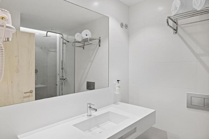 Imagen de la habitación del Hotel BandB Sevilla Bormujos. Foto 5