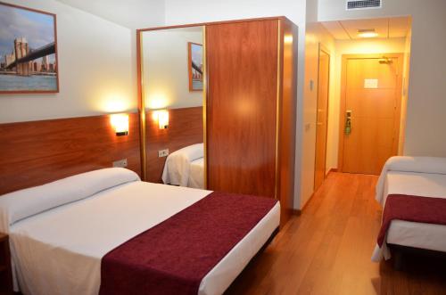 Imagen de la habitación del Hotel BandB Tarragona Reus. Foto 4