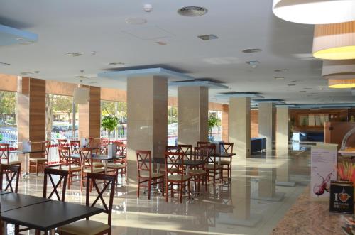Imagen de los interiores del Hotel BandB Tarragona Reus. Foto 8