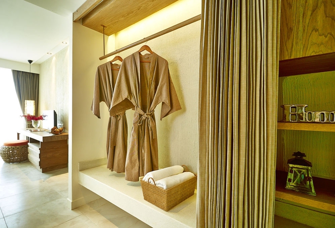 Imagen de la habitación del Hotel Bandara Beach Resort Phuket. Foto 5