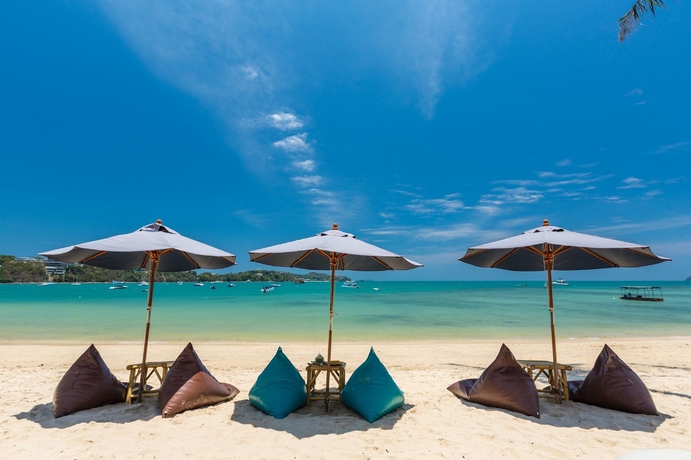 Imagen de los exteriores del Hotel Bandara Beach Resort Phuket. Foto 11