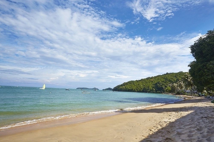 Imagen de los exteriores del Hotel Bandara Beach Resort Phuket. Foto 12