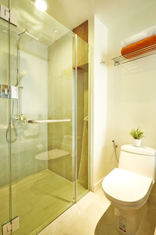 Imagen de la habitación del Hotel Bandara Beach Resort Phuket. Foto 7