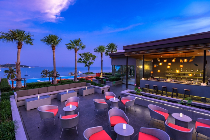 Imagen del bar/restaurante del Hotel Bandara Phuket Beach Resort - Sha Extra Plus. Foto 1