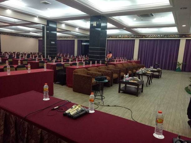 Imagen de los interiores del Hotel Bandara Purigarden Semarang. Foto 11