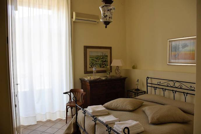 Imagen de la habitación del Hotel Bandb Al Teatro Massimo. Foto 6