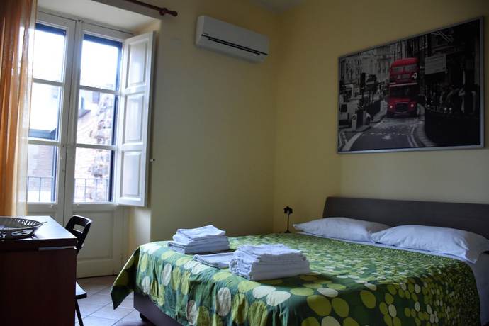 Imagen de la habitación del Hotel Bandb Al Teatro Massimo. Foto 8