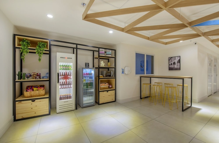 Imagen del bar/restaurante del Hotel Bandb Hotels Rio De Janeiro Norte. Foto 3