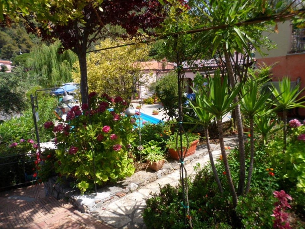 Imagen de la piscina del Hotel Bandb Laino. Foto 9
